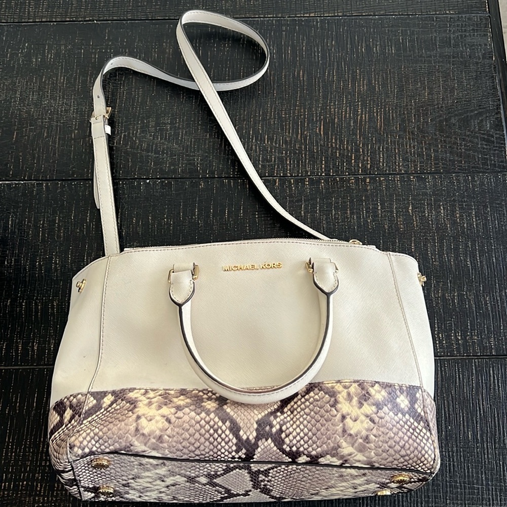 Super cute functional Michael Kors bag!